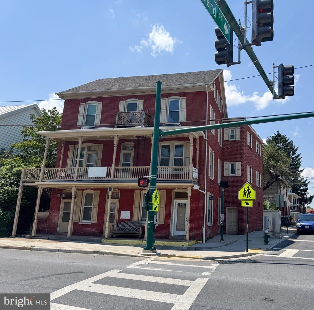 801 S Potomac Street S - Photo 0