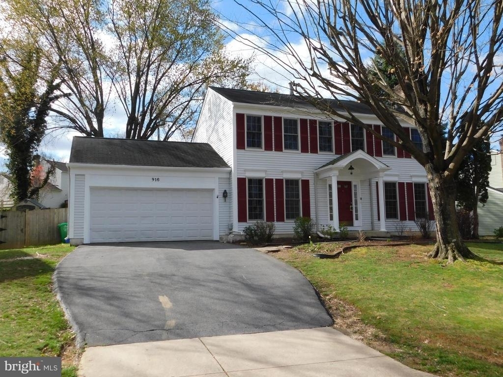 916 Pointer Ridge Drive - Photo 0