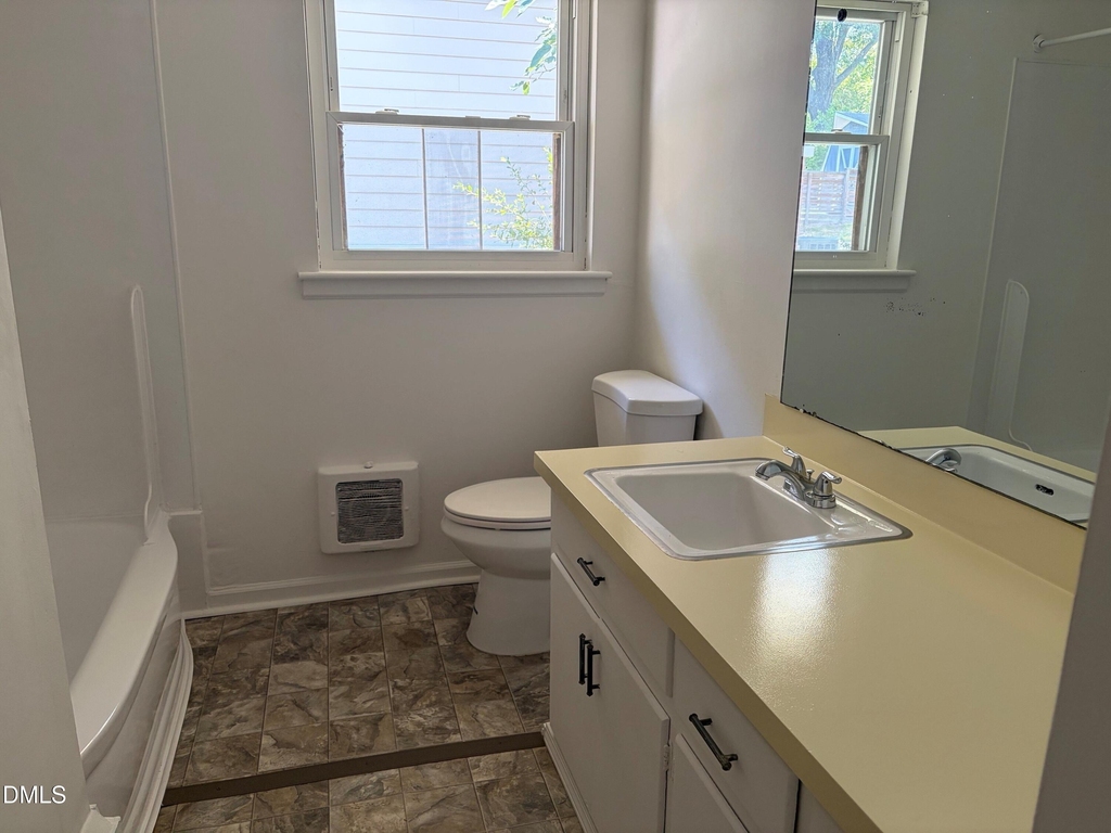 2710 Lawndale Avenue - Photo 3