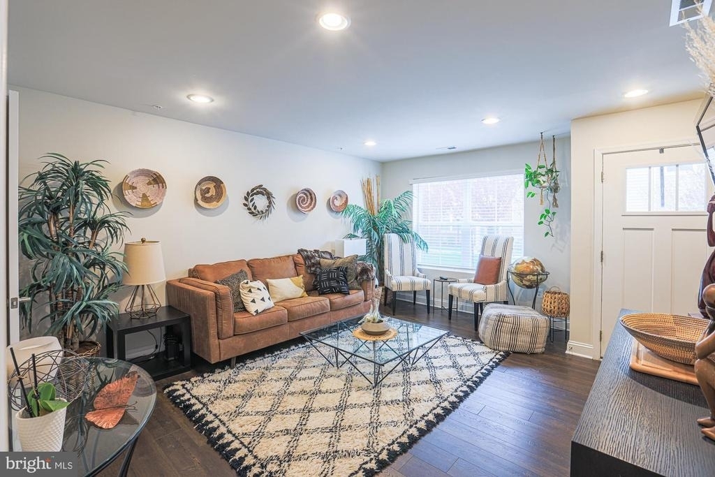 7104 Druce Way - Photo 1