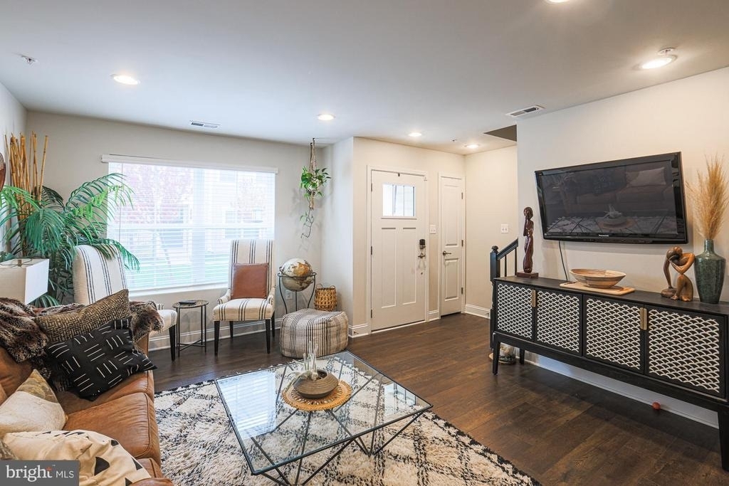 7104 Druce Way - Photo 2