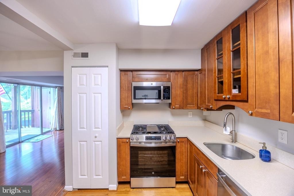 755 Fairview Avenue - Photo 5