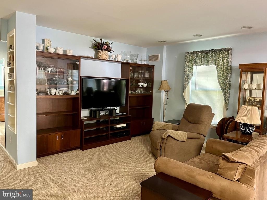 870 Broadfield Dr - Photo 3