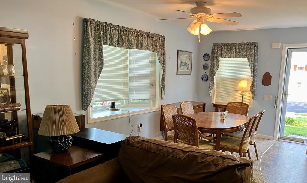 870 Broadfield Dr - Photo 2