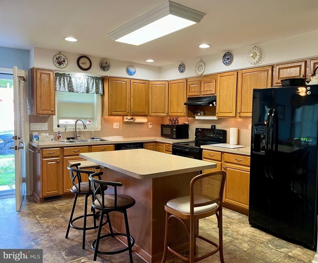 870 Broadfield Dr - Photo 1