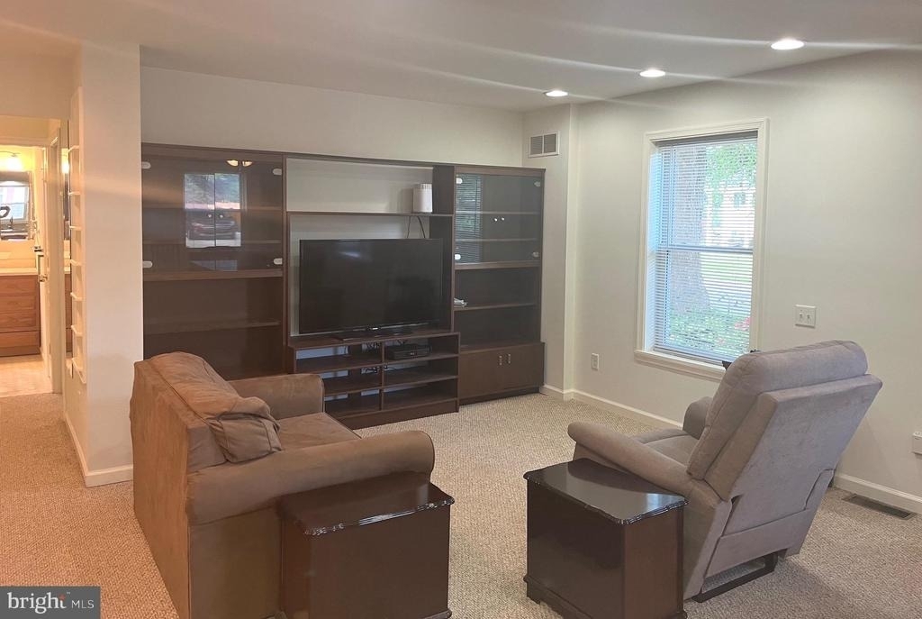 870 Broadfield Dr - Photo 10