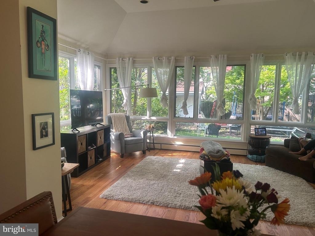 4825 Butterworth Place Nw - Photo 13