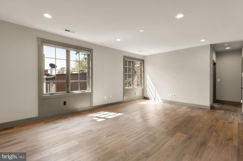 3220 Grace Street Nw - Photo 6