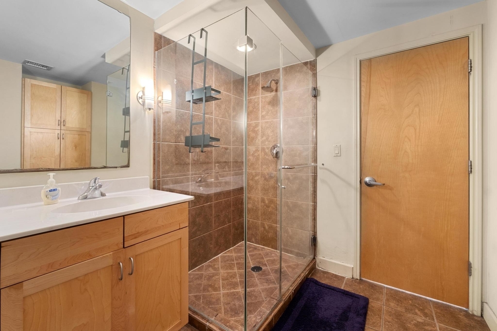 711 W 26th St - Photo 5
