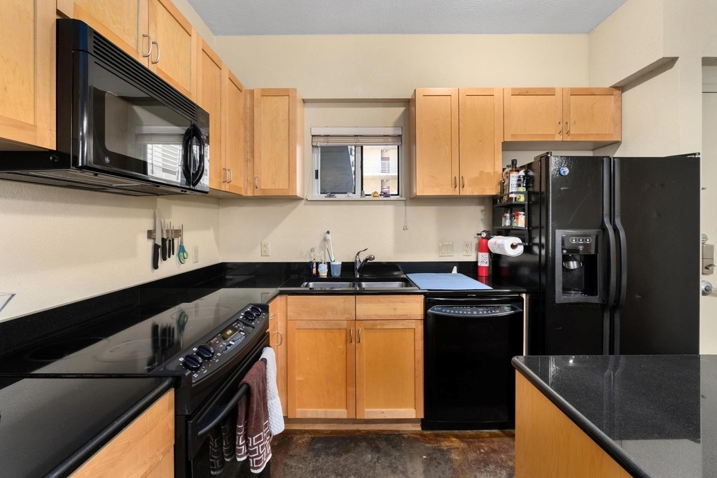 711 W 26th St - Photo 17