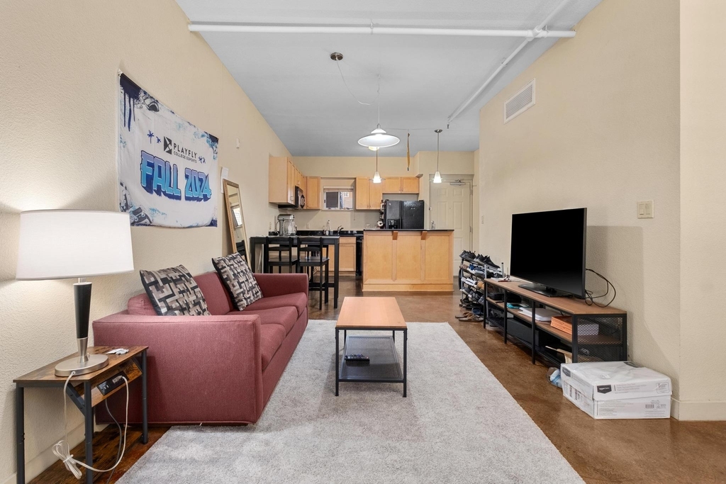 711 W 26th St - Photo 15