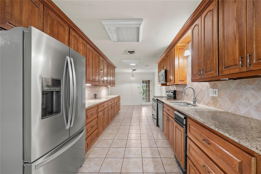700 Shanklin Rd - Photo 23