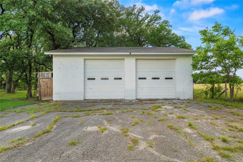 700 Shanklin Rd - Photo 36