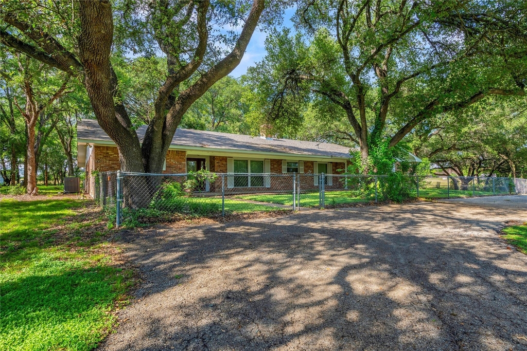 700 Shanklin Rd - Photo 1