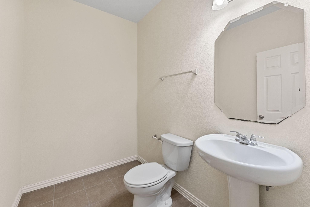 20017 Ploughshores Ln - Photo 13
