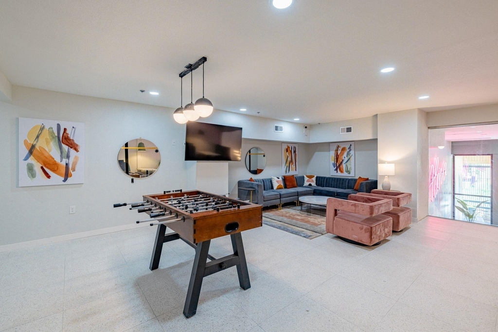 9220 N Interstate 35 - Photo 14
