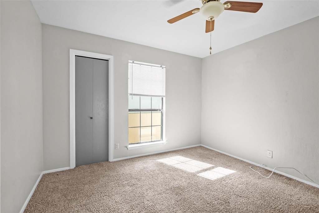 6718 Silvermine Dr - Photo 15