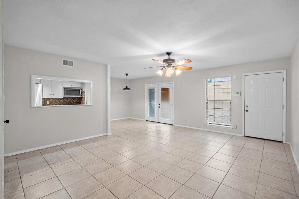 6718 Silvermine Dr - Photo 9