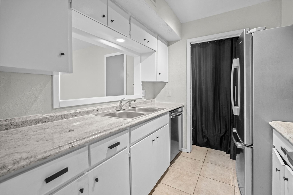 6718 Silvermine Dr - Photo 12