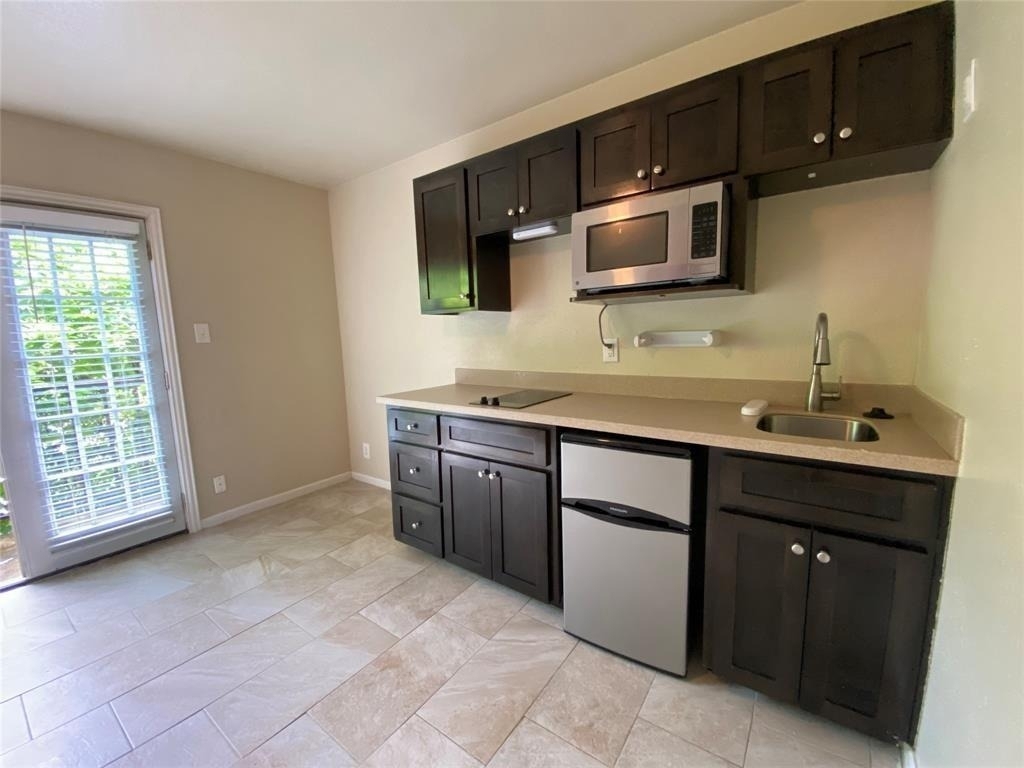 2402 Rio Grande St - Photo 2