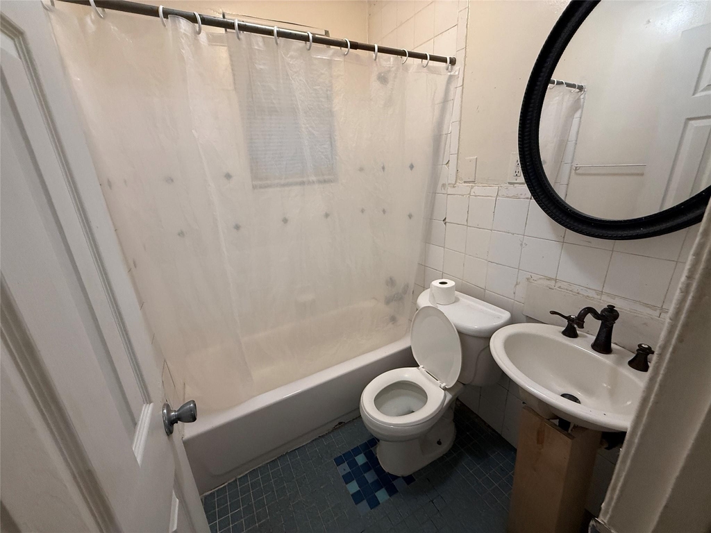 2921 E 12th St - Photo 4