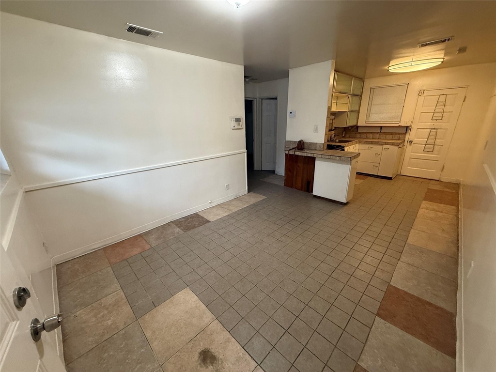 2921 E 12th St - Photo 1