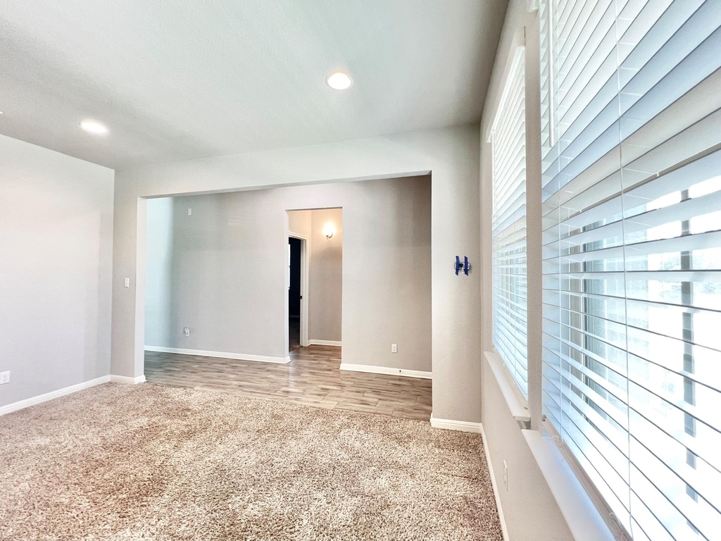 1841 Harvest Knoll Ln - Photo 2