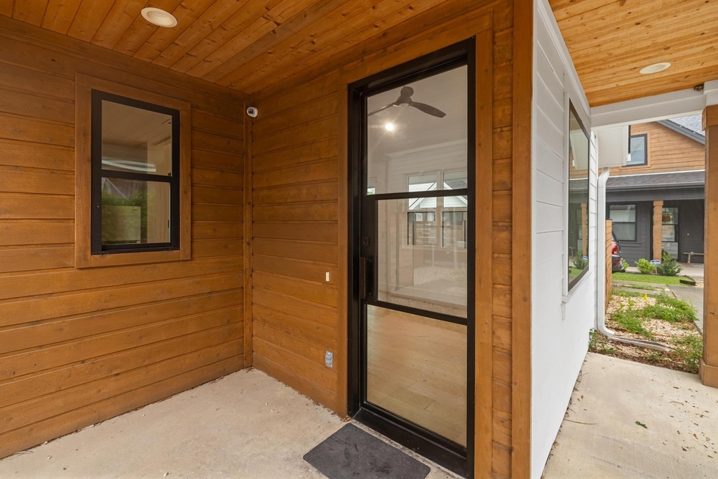 7706 Watson St - Photo 2