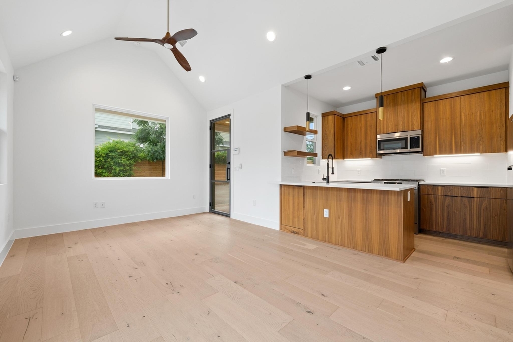 7706 Watson St - Photo 0