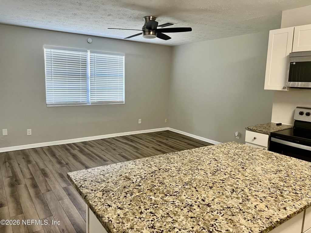 10964 Bacall Road W - Photo 5