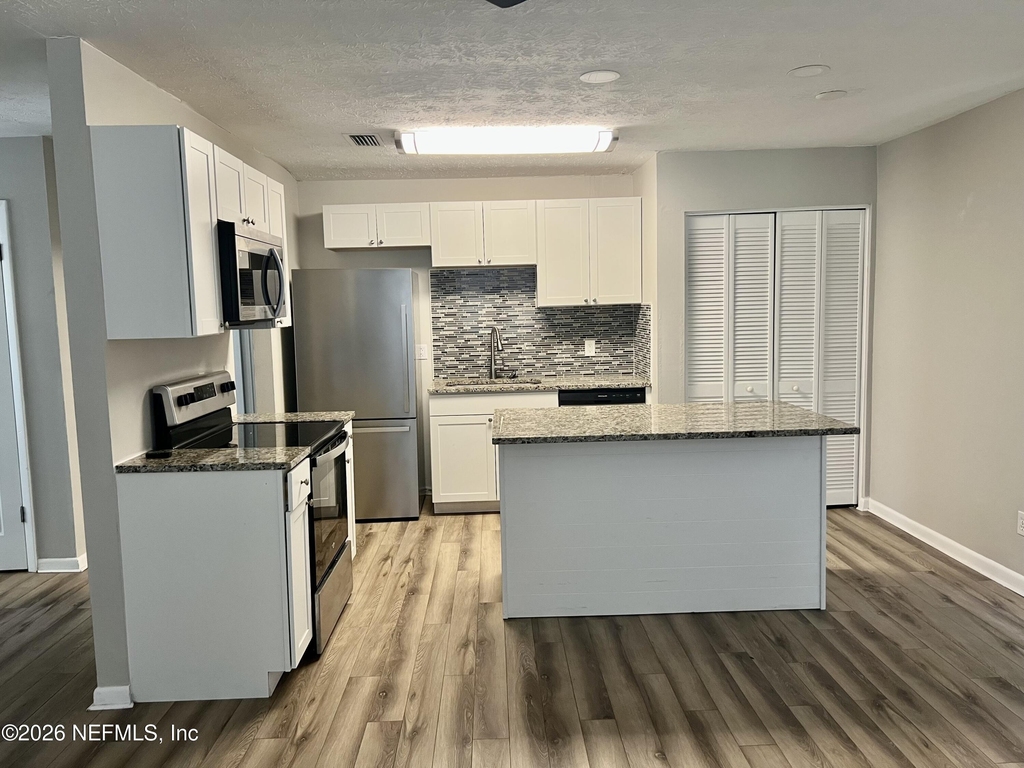 10964 Bacall Road W - Photo 6