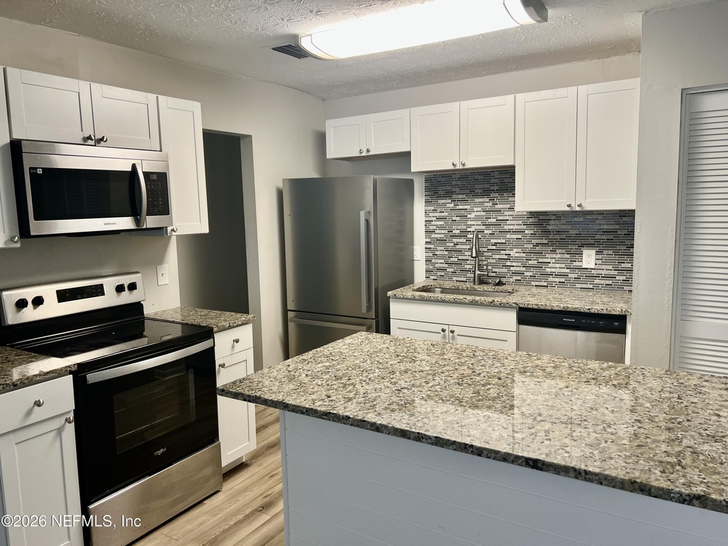 10964 Bacall Road W - Photo 8