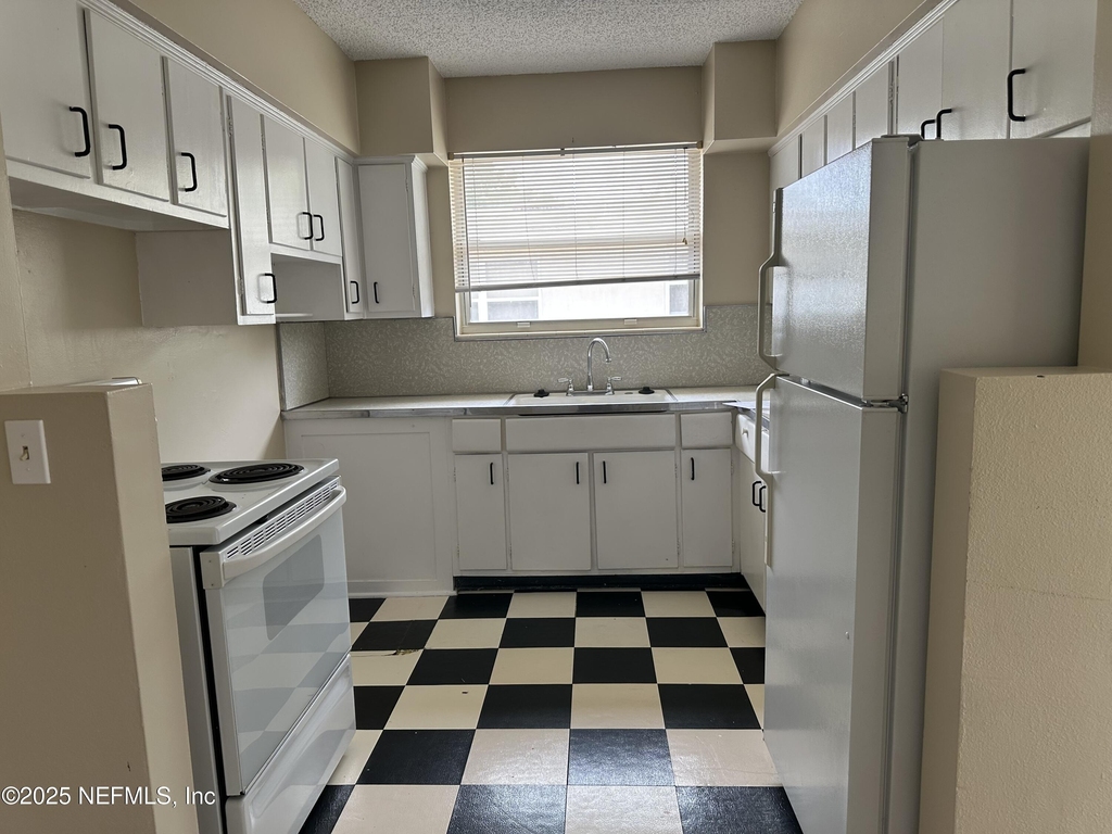3411 Hendricks Avenue - Photo 3