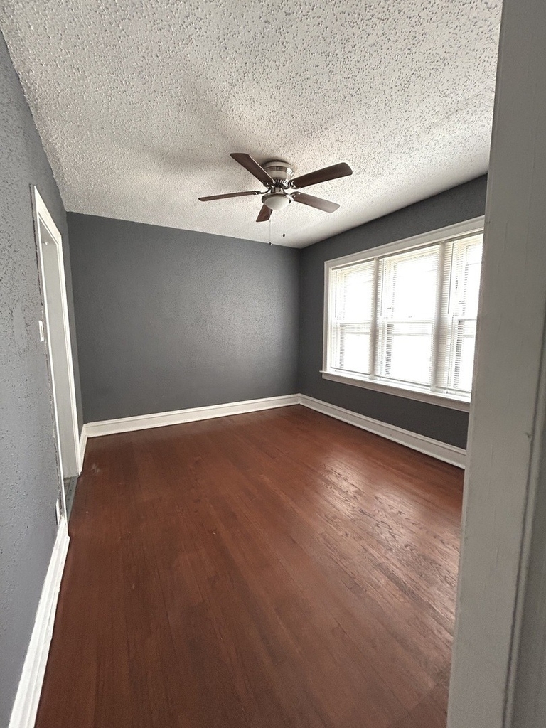 7655 S Yates Boulevard - Photo 6