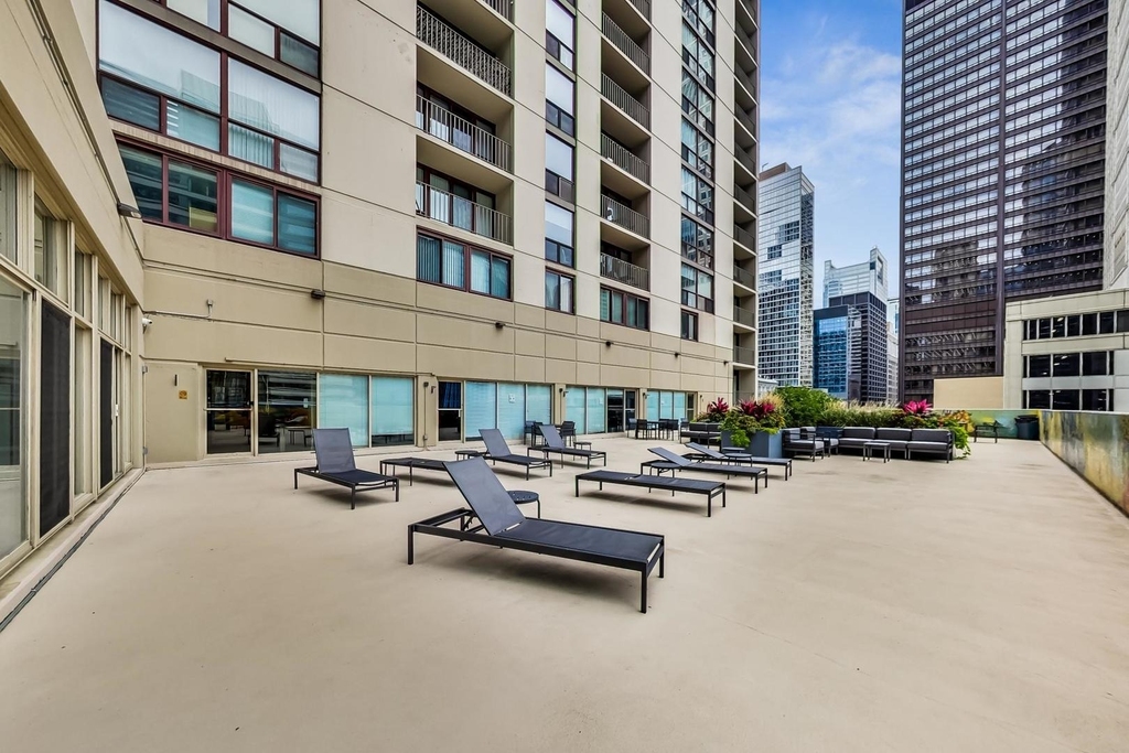 200 N Dearborn Street - Photo 18