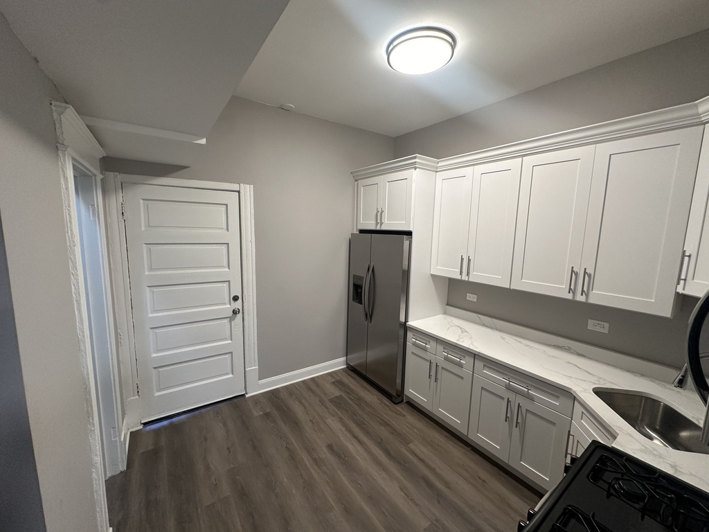6426 S Ingleside Avenue - Photo 7