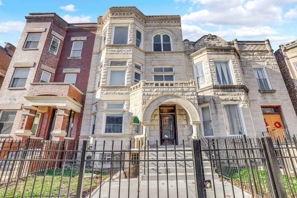 6426 S Ingleside Avenue - Photo 1