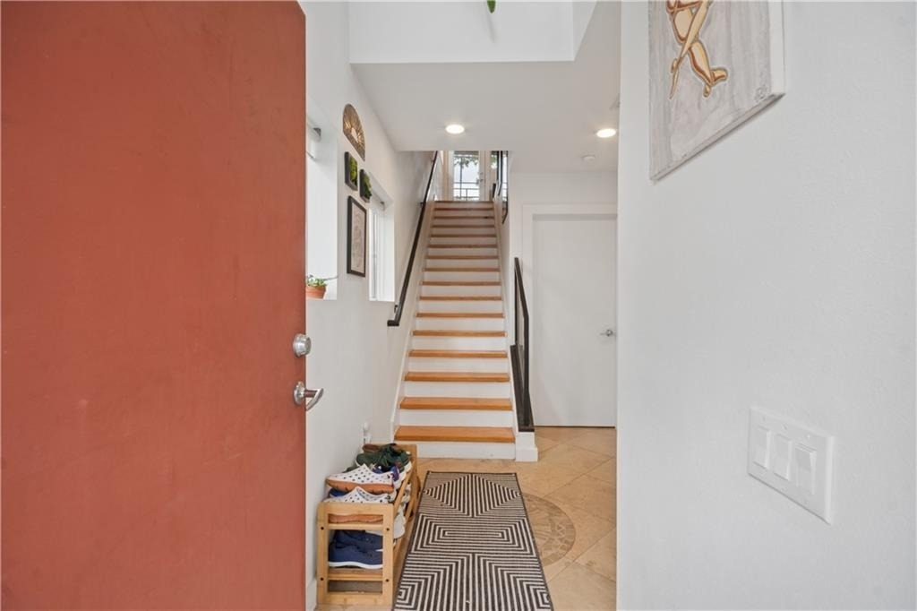 920 Memorial Drive Se - Photo 2