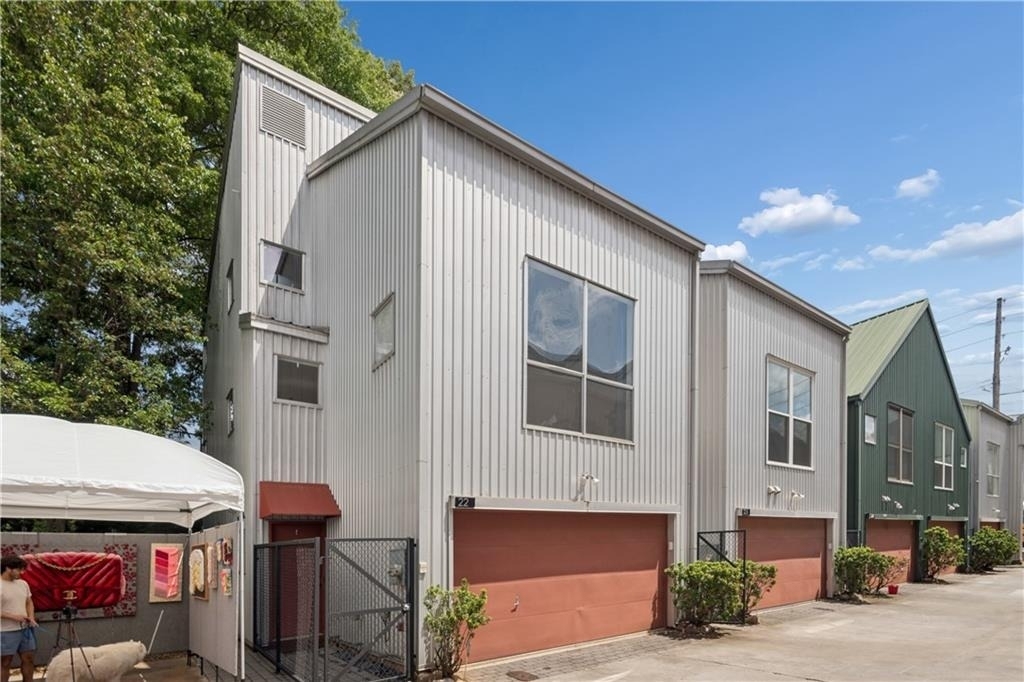 920 Memorial Drive Se - Photo 1