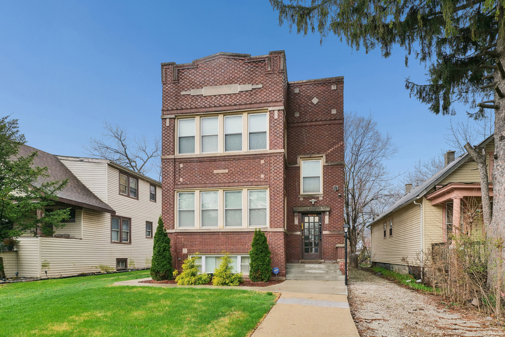 10226 S Charles Street - Photo 1