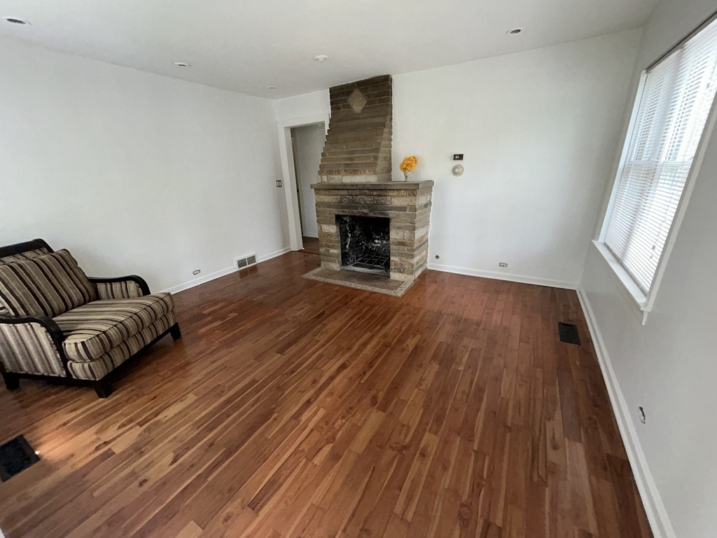 324 Harlem Avenue - Photo 2