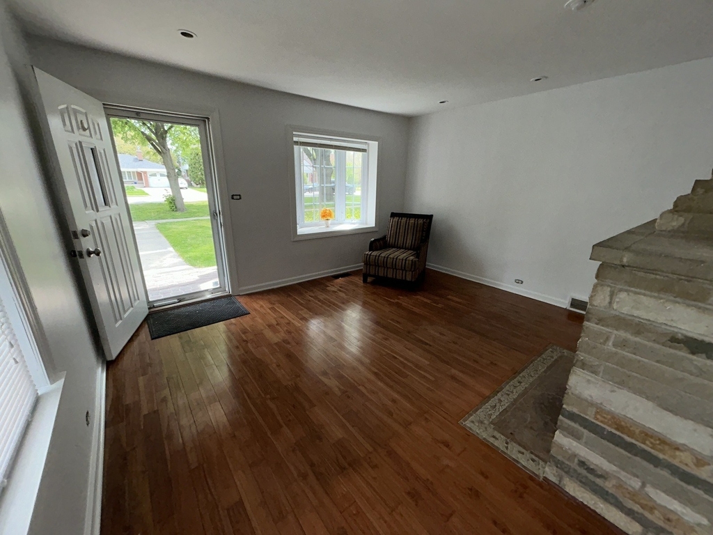 324 Harlem Avenue - Photo 3