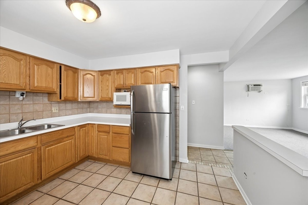 255 E Burlington Street - Photo 9