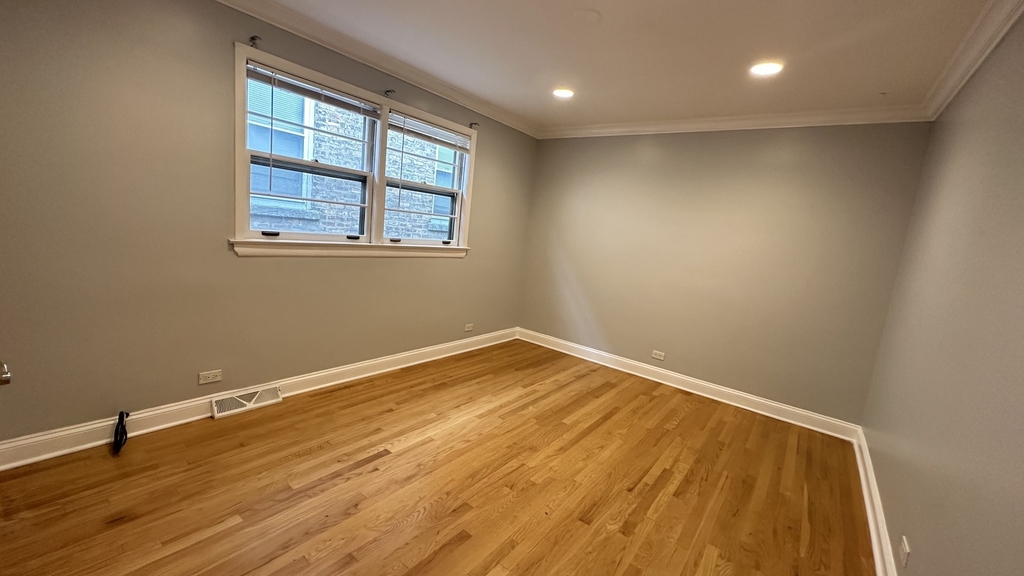 5717 N Saint Louis Avenue - Photo 10