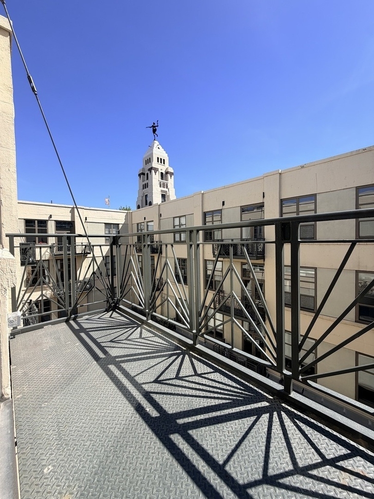 758 N Larrabee Street - Photo 4