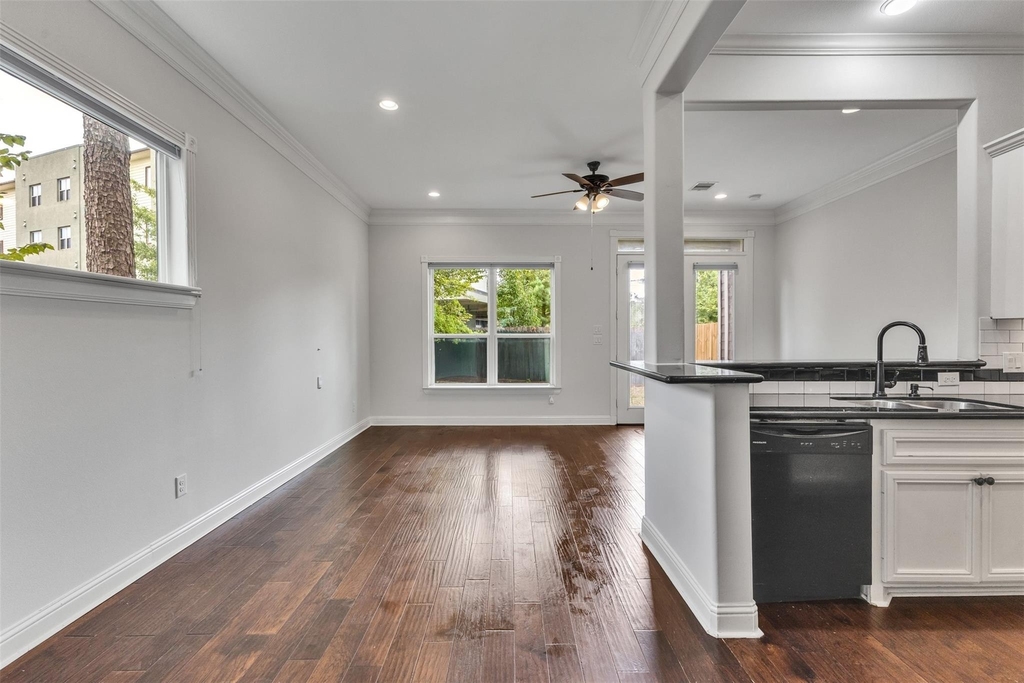 3911 Kennon Street - Photo 2
