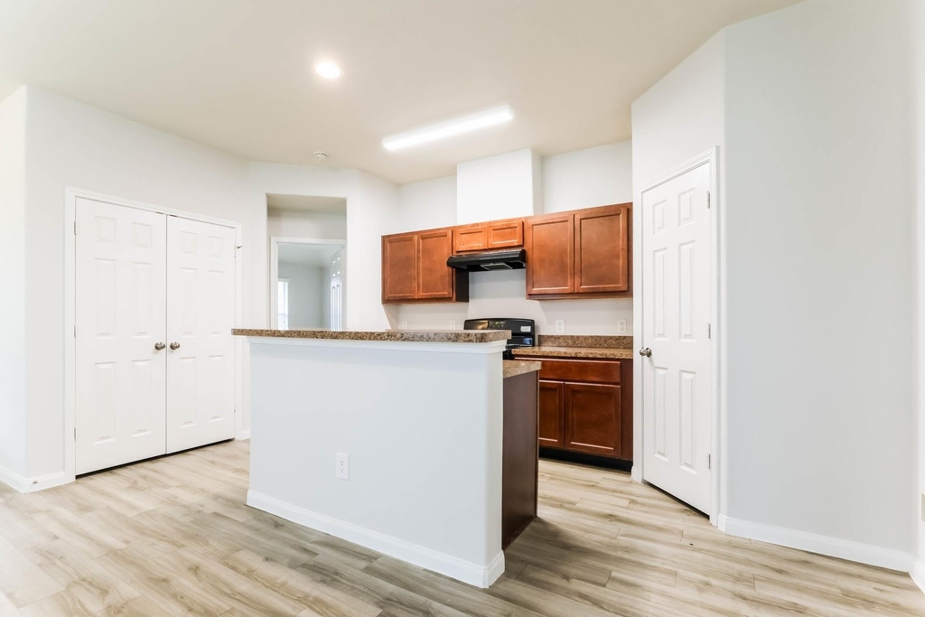 21718 Martin Grove Court - Photo 4
