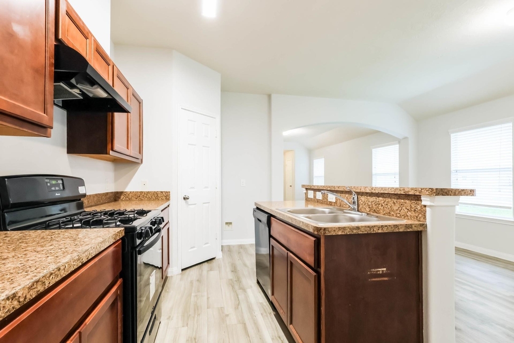 21718 Martin Grove Court - Photo 5