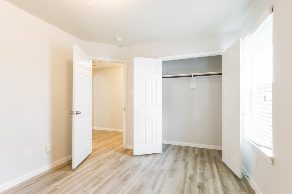 21718 Martin Grove Court - Photo 13