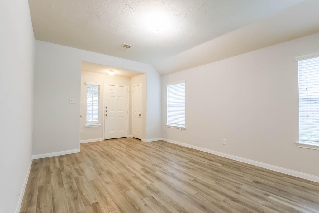 21718 Martin Grove Court - Photo 8
